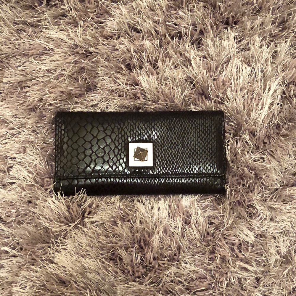 Wallet -White House Black Market